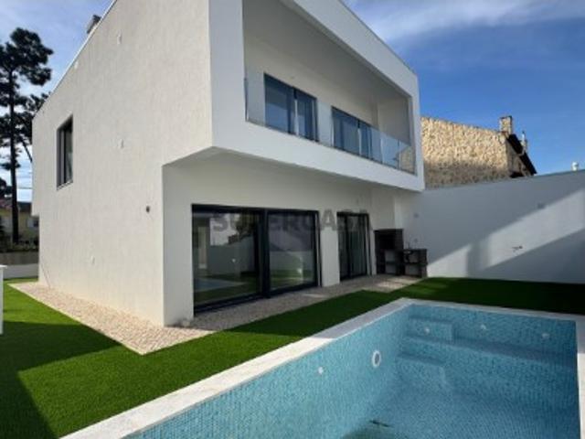 Moradia Nova T4 Aroeira Independente com Piscina e Garagem