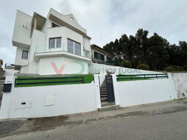Moradia Nova T4 em Cacia, Aveiro com 467,55m² de área útil. A apenas 1 hora de Porto. A 15 minutos da universidade de Aveiro