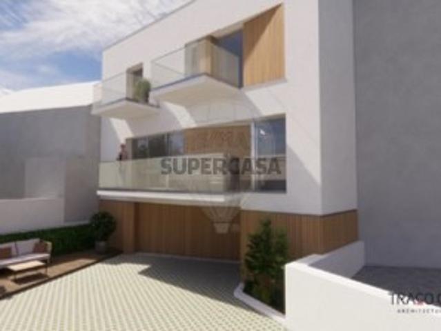 Moradia Nova t4 em Casal de cambra