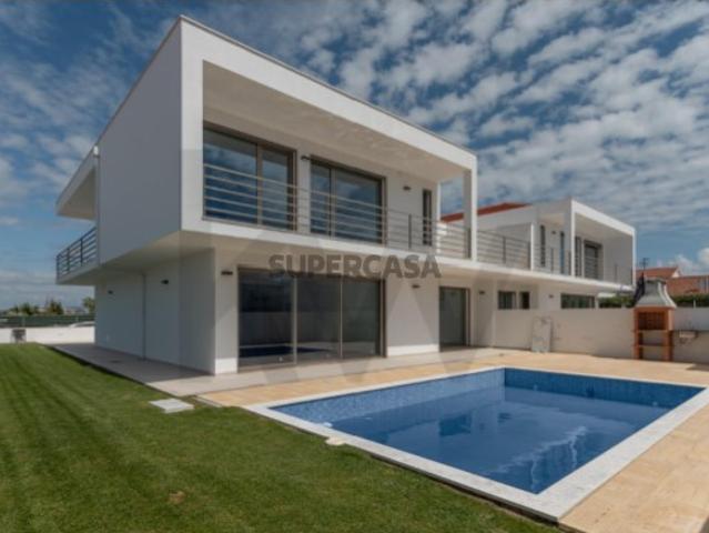 Moradia Nova T4 no Magoito com Piscina e Jardim situada entre a Aldeia e o Mar