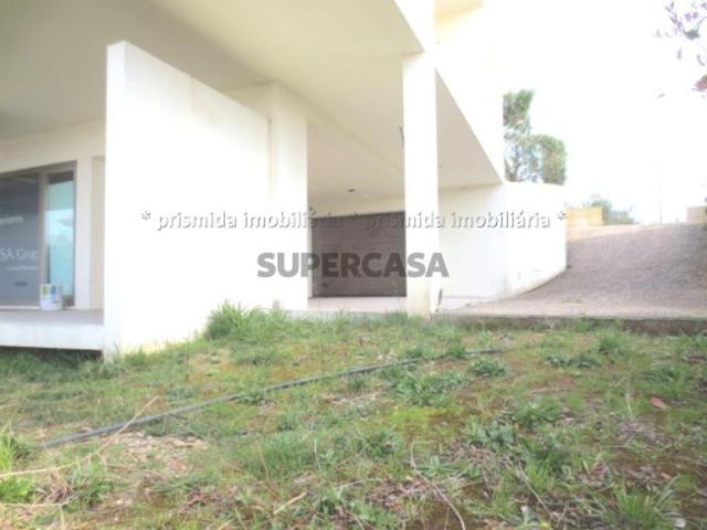 Moradia NOVA T5+2, arquitetura moderna, 3 frentes, Jardim!