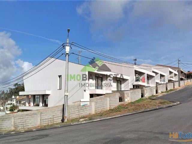 Moradia NOVA V4 no centro de Canedo | 26083400289