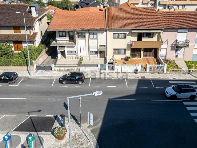 Moradia, Oliveira de Azeméis Santiago da Riba Ul Ul Macinhata da Seixa Madail