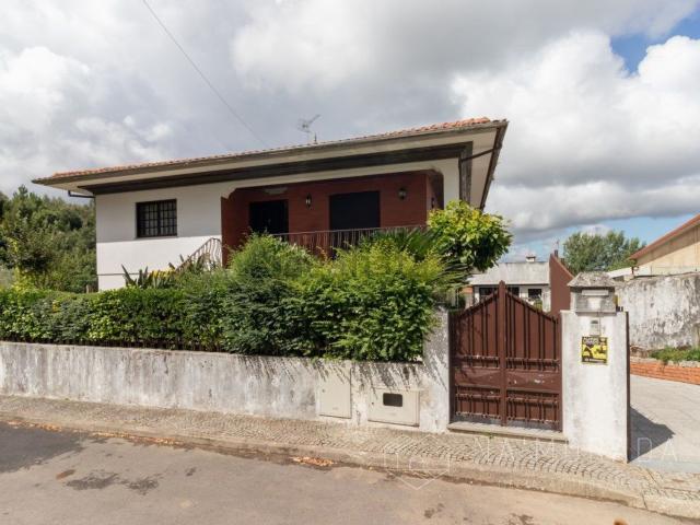 Moradia, Oliveira de Azeméis Santiago da Riba Ul Ul Macinhata da Seixa Madail