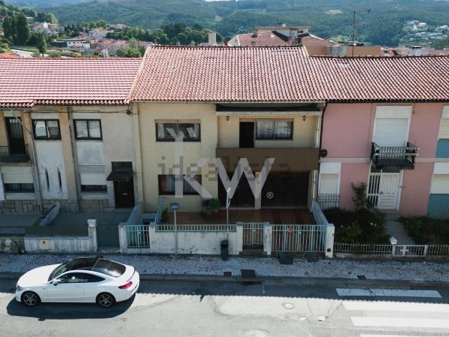 Moradia, Oliveira de Azeméis Santiago da Riba Ul Ul Macinhata da Seixa Madail