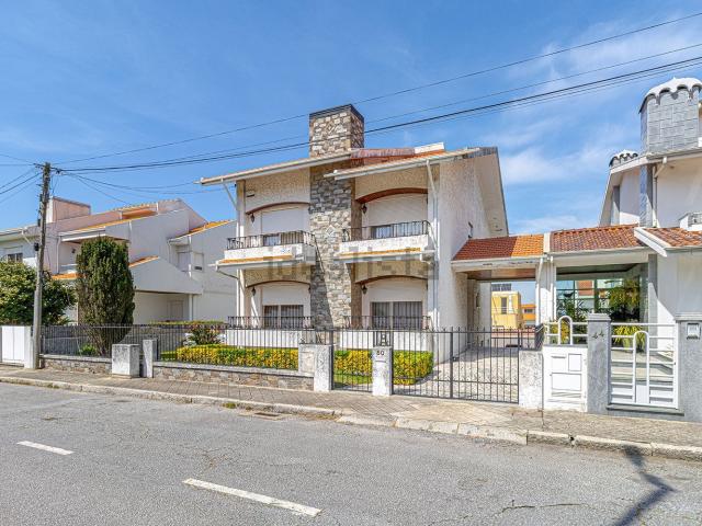 Moradia, Oliveira do Douro