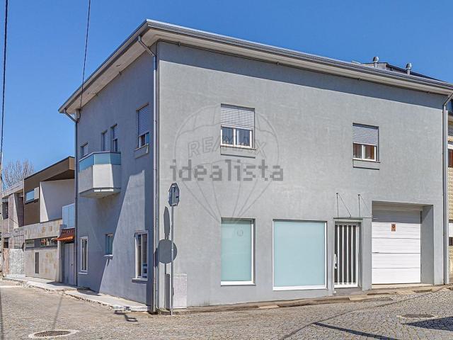 Moradia, Oliveira do Douro