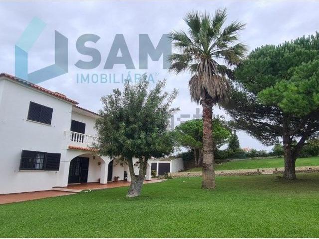 Moradia, Atouguia da Baleia