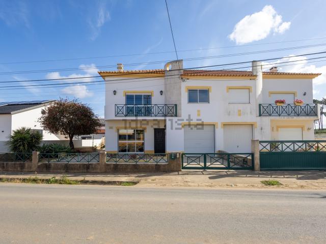Moradia, Atouguia da Baleia