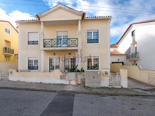 Moradia, Atouguia da Baleia