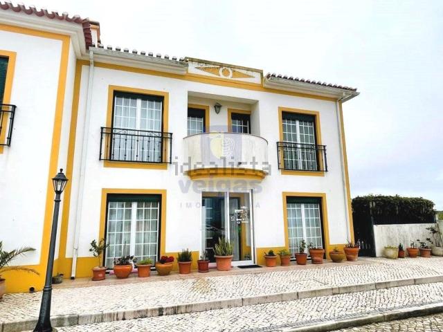 Moradia, Atouguia da Baleia