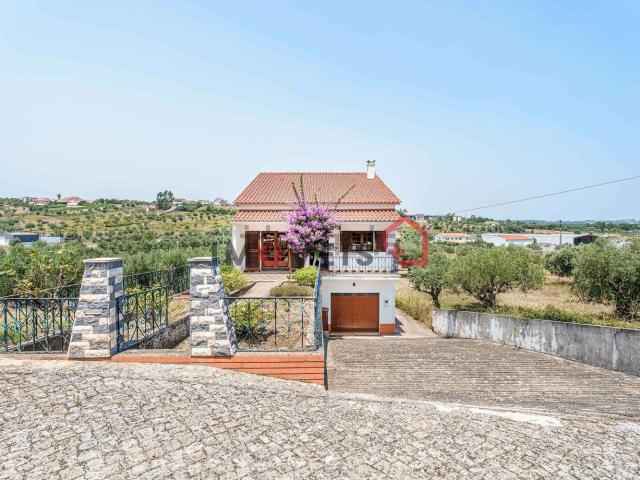 Moradia, Atouguia