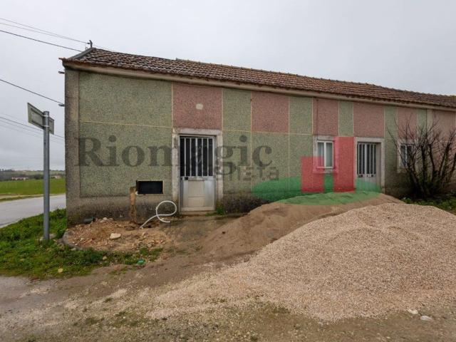 Moradia, Azoia de Cima e Tremês