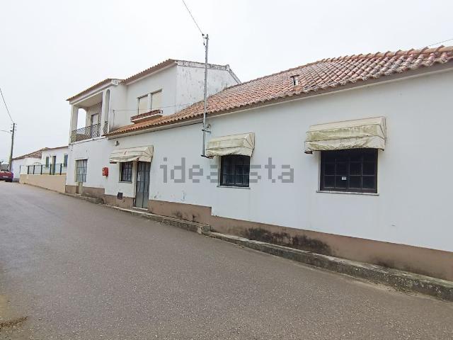 Moradia, Azoia de Cima e Tremês