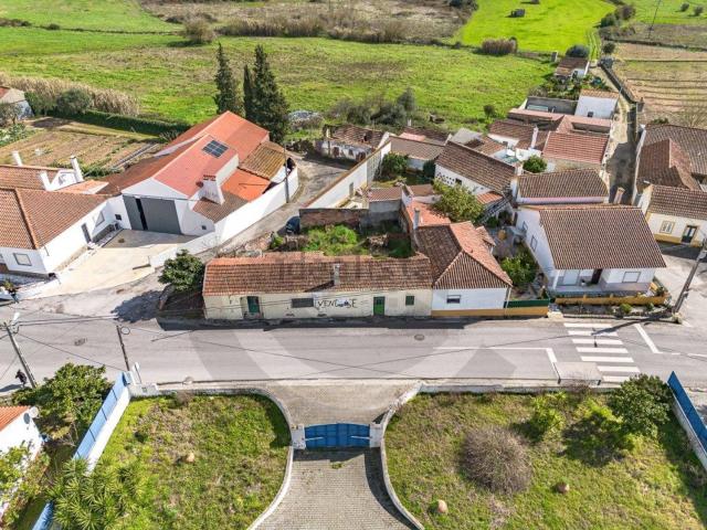 Moradia, Azoia de Cima e Tremês