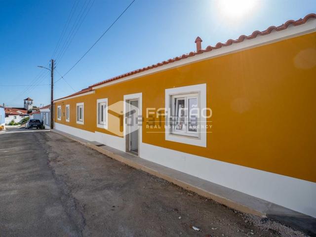Moradia, Azoia de Cima e Tremês