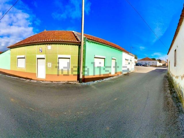 Moradia, Azoia de Cima e Tremês
