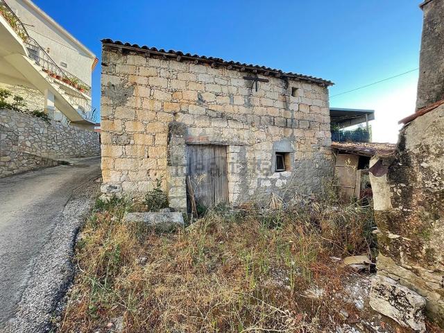 Moradia, Azoia de Cima e Tremês