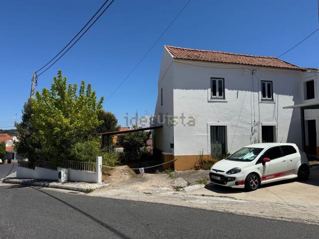 Moradia, Azoia de Cima e Tremês