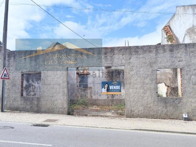 Moradia, Azoia de Cima e Tremês