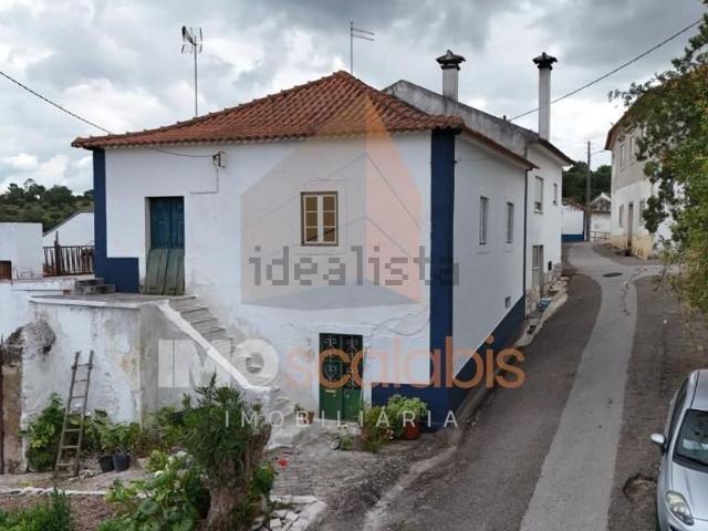 Moradia, Azoia de Cima e Tremês