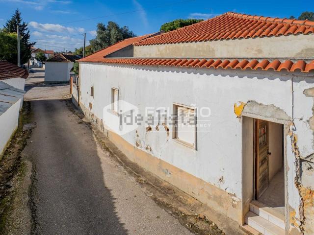 Moradia, Azoia de Cima e Tremês