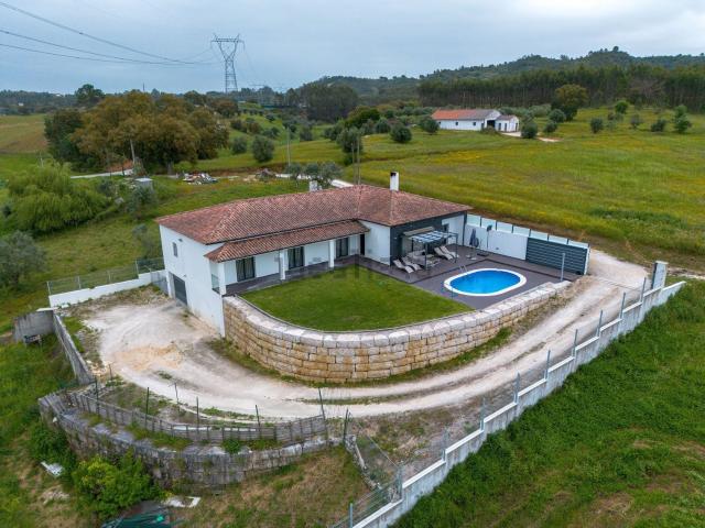 Moradia, Azoia de Cima e Tremês