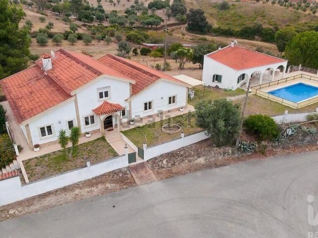 Moradia, Azoia de Cima e Tremês