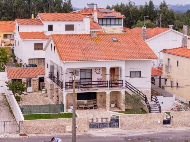 Moradia espaosa e ptima localizao com 5 quartos