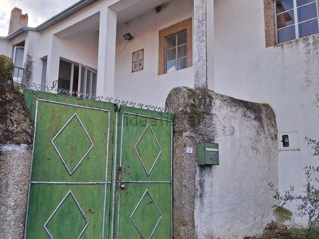 Moradia, Ade