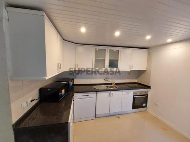 Moradia /Ajuda/com rendimento