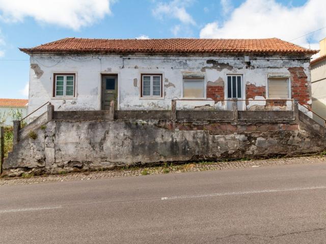 Moradia, Alcobaça e Vestiaria