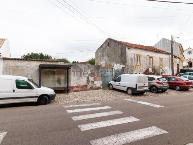 Moradia, Alcobaça e Vestiaria