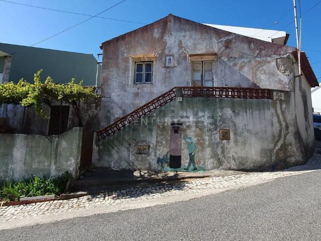 Moradia, Alcobaça e Vestiaria