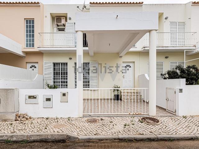Moradia, Alcantarilha e Pêra