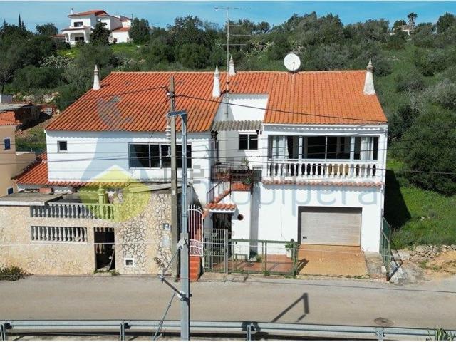 Moradia, Alcantarilha e Pêra