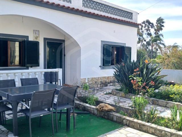 Moradia Algarvia T3 com Terreno de 3.355 m² perto do Triângu. 125m² Quarteira
