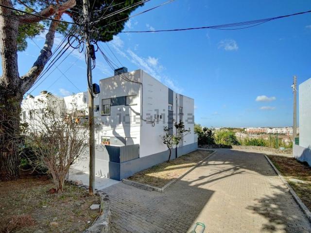 Moradia, Algés Linda a Velha Cruz Quebrada Dafundo