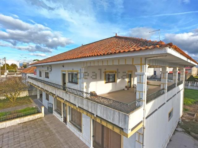 Moradia, Almeida