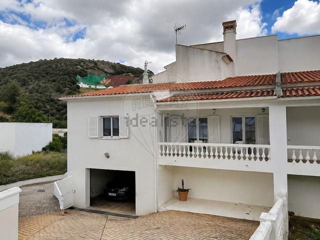 Moradia, Alte