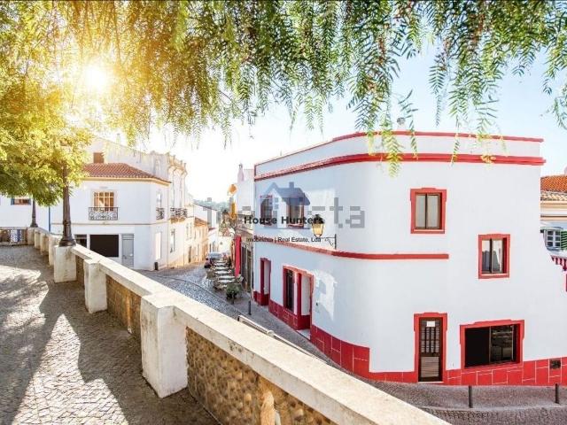 Moradia, Alte