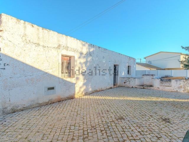 Moradia, Alte