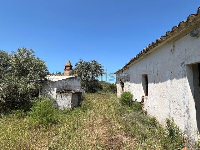 Moradia, Alte