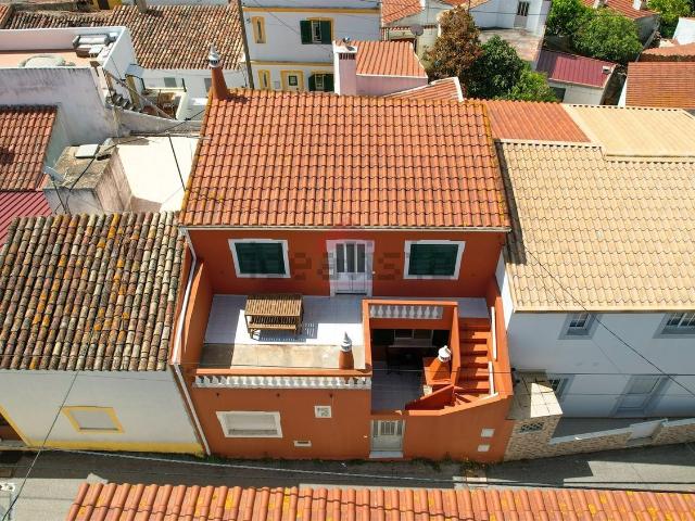 Moradia, Alte