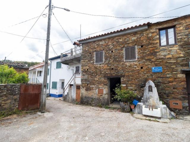 Moradia, Alvares