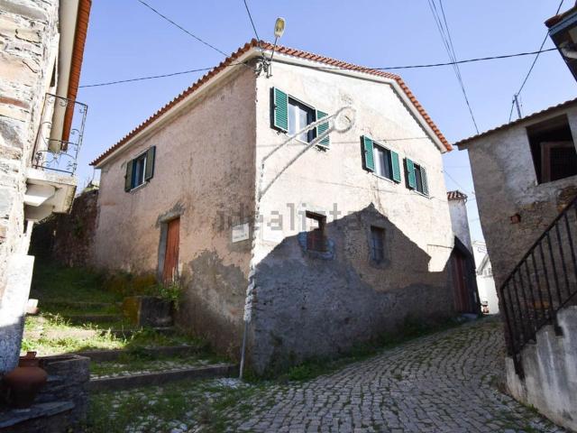 Moradia, Alvares