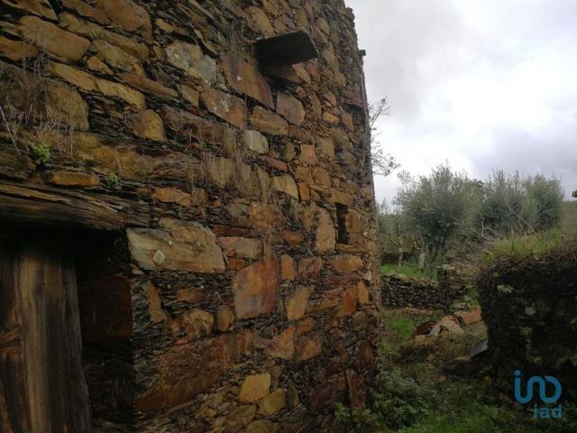 Moradia, Alvares