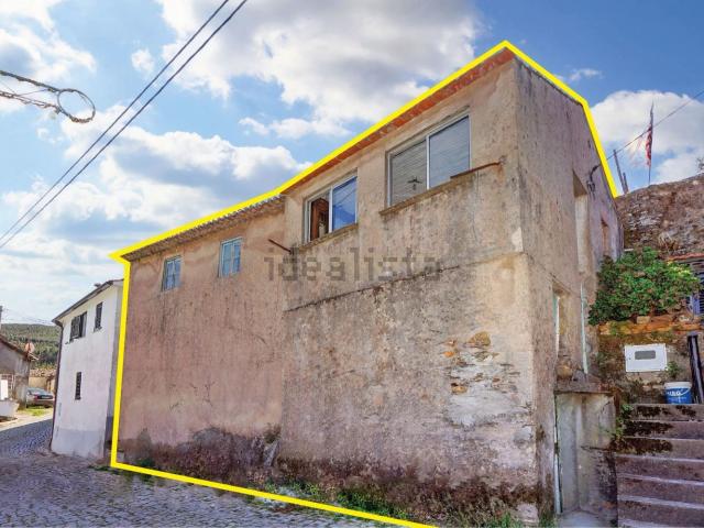 Moradia, Alvares