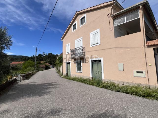 Moradia, Alvares