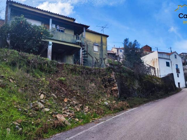 Moradia, Alvares